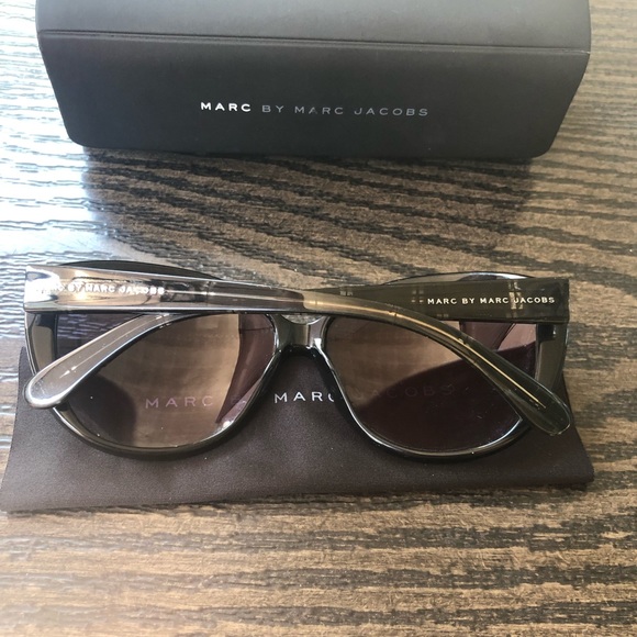 ❌SOLD❌ Marc by Marc Jacobs Sunglasses - Picture 3 of 5